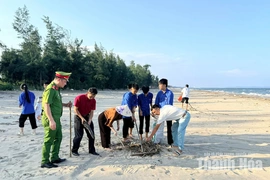Xã Tiên Trang ra quân tổng vệ sinh môi trường