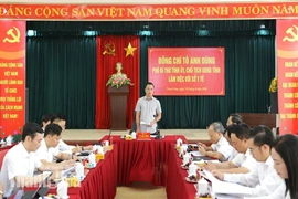 Chủ tịch UBND tỉnh Tô Anh Dũng làm việc với Sở Y tế