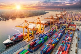Thương mại hàng hóa toàn cầu tiếp tục đà tăng, bất chấp bất ổn và căng thẳng địa chính trị