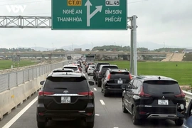 Đặt biển báo trên cao tốc có xử phạt vi phạm khoảng cách an toàn