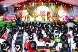 Đêm hội Trăng rằm đáng nhớ của trẻ em Mường Lát