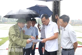 Chủ tịch UBND tỉnh Tô Anh Dũng kiểm tra một số điểm ngập trên địa bàn phường Hạc Thành