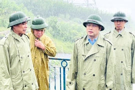 Phó Chủ tịch UBND tỉnh Cao Văn Cường kiểm tra công tác ứng phó mưa lũ, tiêu úng và vận hành hồ chứa