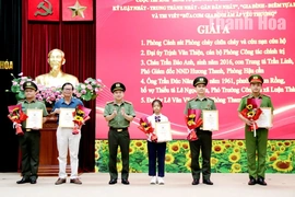 Trao giải các cuộc thi lan tỏa hình ảnh đẹp người chiến sĩ Công an
