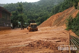 Khẩn trương khắc phục sạt lở trên các tuyến quốc lộ&nbsp;