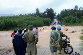 Nhiều ngầm tràn nước dâng cao gây chia cắt