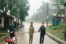 Mưa lũ gây ngập đập tràn, sạt lở đất ở xã Tam Lư