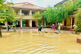 Khẩn trương tổng dọn vệ sinh sau mưa lũ