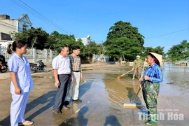 Khẩn trương xử lý môi trường,&nbsp;phòng chống dịch bệnh sau mưa lũ