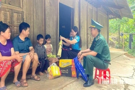 Gieo yêu thương,&nbsp;nâng bước tương lai