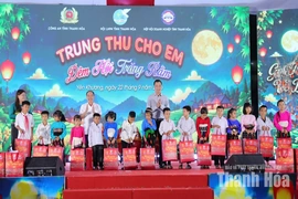 Rộn ràng “Trung thu cho em - Đêm hội trăng rằm” tại xã biên giới Yên Khương