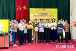 Tập huấn truyền thông XDNTM gắn với phát triển mô hình chăn nuôi