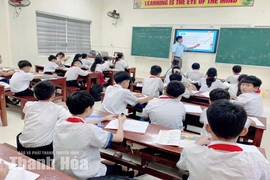 Học sinh ở Đồng Tiến trở lại trường học
