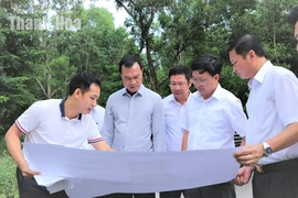 Chủ tịch UBND tỉnh Tô Anh Dũng kiểm tra, chỉ đạo công tác xây dựng cảnh quan, bảo vệ môi trường tại phường Sầm Sơn