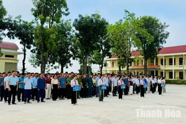 Xã Tây Đô ra quân vệ sinh môi trường, khơi thông hệ thống tiêu thoát nước