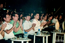 “Cả một trời thương nhớ” - Đêm nhạc đong đầy cảm xúc bên hồ Báo và Phát thanh, truyền hình Thanh Hóa
