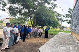 Thêm yêu quê hương từ các “địa chỉ đỏ”