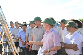 Chủ tịch UBND tỉnh Tô Anh Dũng kiểm tra, chỉ đạo triển khai các dự án đường giao thông trọng điểm