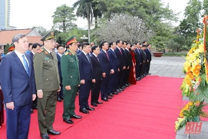 Đoàn đại biểu Tỉnh ủy, HĐND, UBND, Ủy ban MTTQ tỉnh Thanh Hóa dâng hoa, dâng hương tưởng nhớ Chủ tịch Hồ Chí Minh