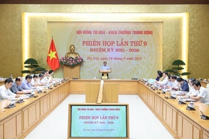 Đẩy mạnh phong trào thi đua lập thành tích chào mừng Đại hội đảng các cấp