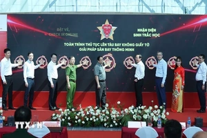 Thủ tướng dự Lễ công bố thí điểm nhận diện sinh trắc học tại Cảng Tân Sơn Nhất