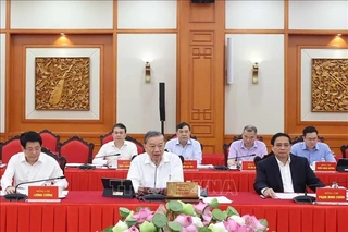  Kết luận 191-KL/TW 2025 về tiếp tục tăng cường lãnh đạo, chỉ đạo tổ chức đại hội đảng bộ các cấp tiến tới ĐHĐB toàn quốc lần thứ XIV 