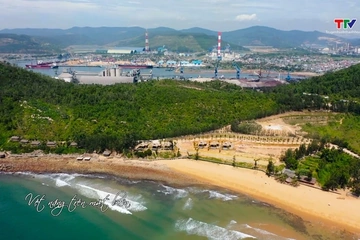 Vệt nắng trên mặt biển