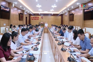 Phó Chủ tịch UBND tỉnh Cao Văn Cường nghe báo cáo các dự thảo thực hiện Chương trình mục tiêu QG
