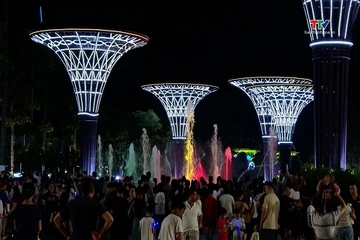 Sầm Sơn lung linh sắc màu về đêm