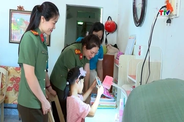 Nghĩa tình trong màu áo an ninh
