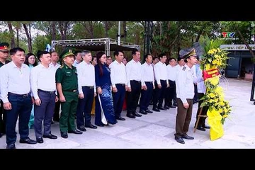 Đoàn đại biểu tỉnh Thanh Hóa dâng hương các nghĩa trang liệt sĩ,di tích cách mạng tại tỉnh Quảng Trị
