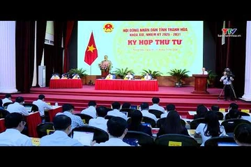 Hội đồng Nhân dân tỉnh thảo luận tại hội trường
