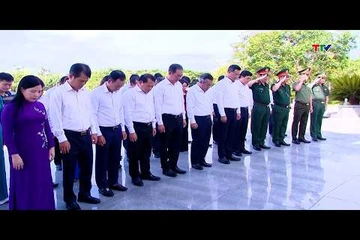 Dâng hương tưởng niệm các Mẹ Việt Nam anh hùng và các anh hùng liệt sỹ tại thành phố Đà Nẵng