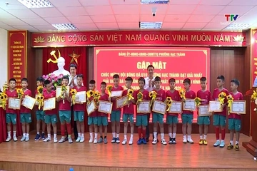 Phường Hạc Thành tổ chức gặp mặt và trao thưởng cho đội bóng đá U10