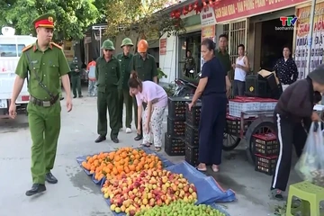 Giải tỏa lấn chiếm hành lang giao thông trên đường Nguyễn Doãn Chấp