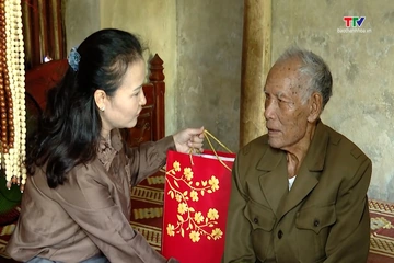Hội Liên hiệp phụ nữ tỉnh thăm, tặng quà các Mẹ Việt Nam Anh hùng và thương binh trên địa bàn tỉnh