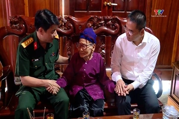 Chỉ huy trưởng Bộ Chỉ huy Quân sự tỉnh dâng hương tri ân các Anh hùng liệt sĩ, thăm và tặng quà người có công