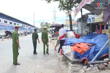 Giải tỏa chợ cóc họp sai quy định tại khu công nghiệp Hoàng Long