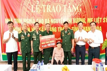 Trao tặng “Nhà tình nghĩa” cho mẹ liệt sĩ