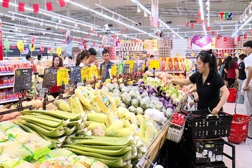 Các siêu thị khuyến mại kích cầu tiêu dùng