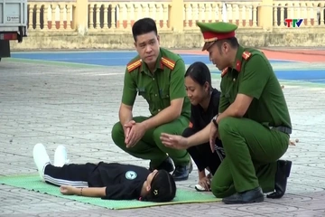 Lớp học Công an xã vì thế hệ trẻ Hồ Vương