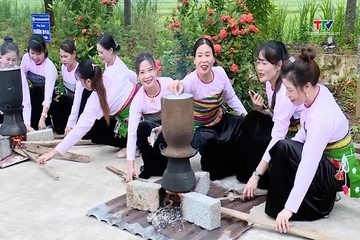 Về Mường Đủ trải nghiệm Lễ mừng cơm mới của đồng bào Mường