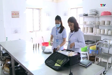 Trường học phải công khai khay ăn học sinh