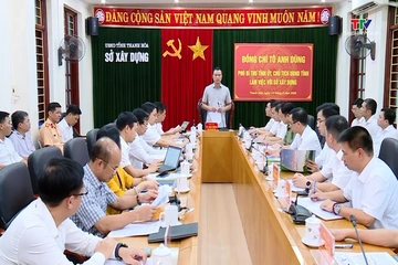 Chủ tịch UBND tỉnh Tô Anh Dũng làm việc với Sở Xây dựng