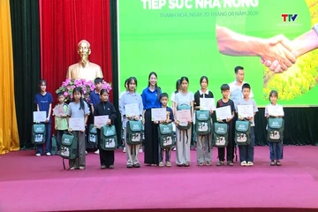 Chương trình “Tiếp sức nhà nông” trao thưởng cho học sinh, sinh viên có thành tích học tập tốt