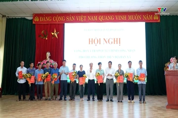 Xã Hoạt Giang công bố các Quyết định về tổ chức cán bộ