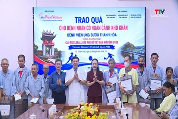 Trao quà động viên bệnh nhân ung thư khó khăn tại Thanh Hóa