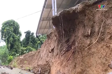 Công bố tình huống khẩn cấp sạt lở đất tại 2 khu vực dân cư ở Quan Sơn