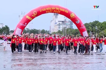 Gần 8.000 người hưởng ứng chương trình đi bộ “Cùng Việt Nam tiến bước” tại Thanh Hoá