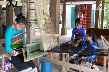 Gìn giữ nghề dệt thổ cẩm gắn với phát triển sinh kế